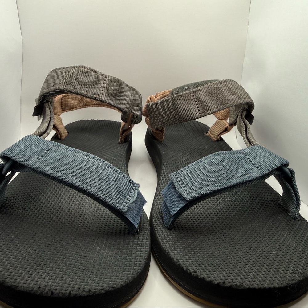 Teva men’s tan and Blue Strappy Sandals